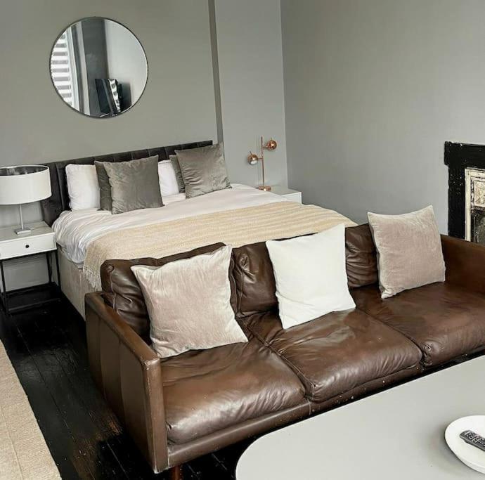 Elegant Studio In Central Hove - 5 Min Walk To Beach - 10 Min To Brighton Luaran gambar