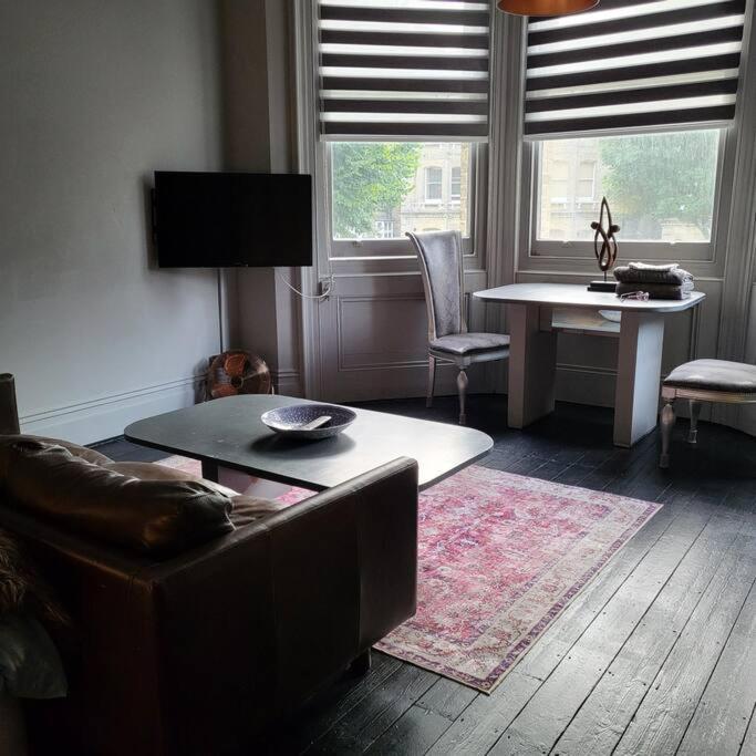 Elegant Studio In Central Hove - 5 Min Walk To Beach - 10 Min To Brighton Luaran gambar