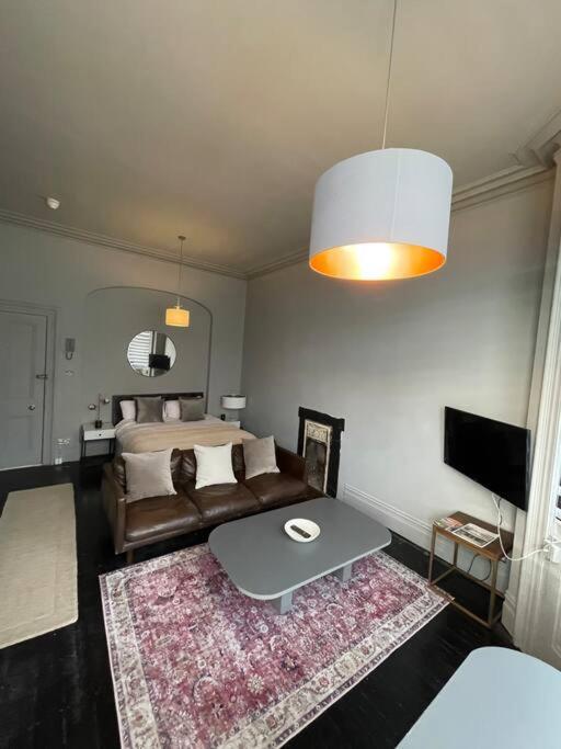 Elegant Studio In Central Hove - 5 Min Walk To Beach - 10 Min To Brighton Luaran gambar