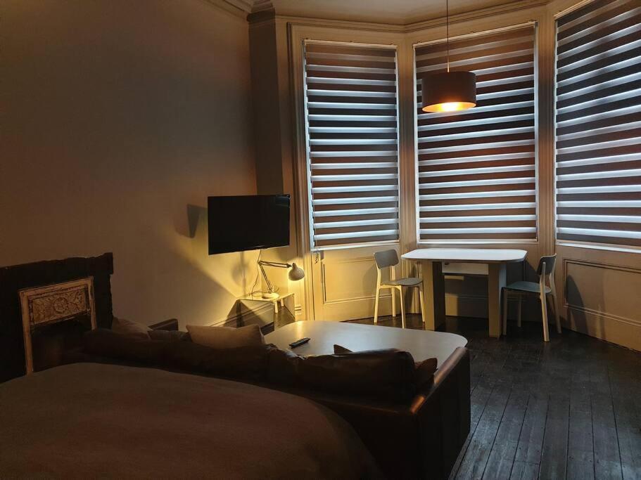 Elegant Studio In Central Hove - 5 Min Walk To Beach - 10 Min To Brighton Luaran gambar
