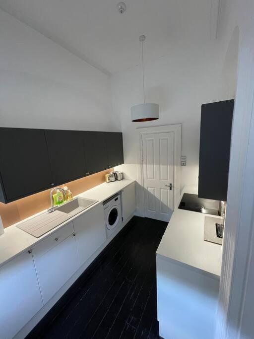 Elegant Studio In Central Hove - 5 Min Walk To Beach - 10 Min To Brighton Luaran gambar