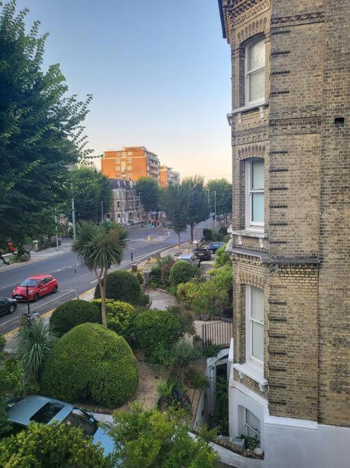 Elegant Studio In Central Hove - 5 Min Walk To Beach - 10 Min To Brighton Luaran gambar