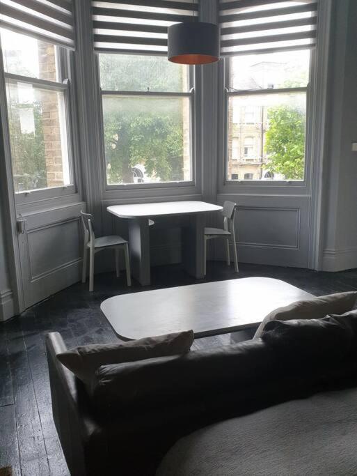 Elegant Studio In Central Hove - 5 Min Walk To Beach - 10 Min To Brighton Luaran gambar