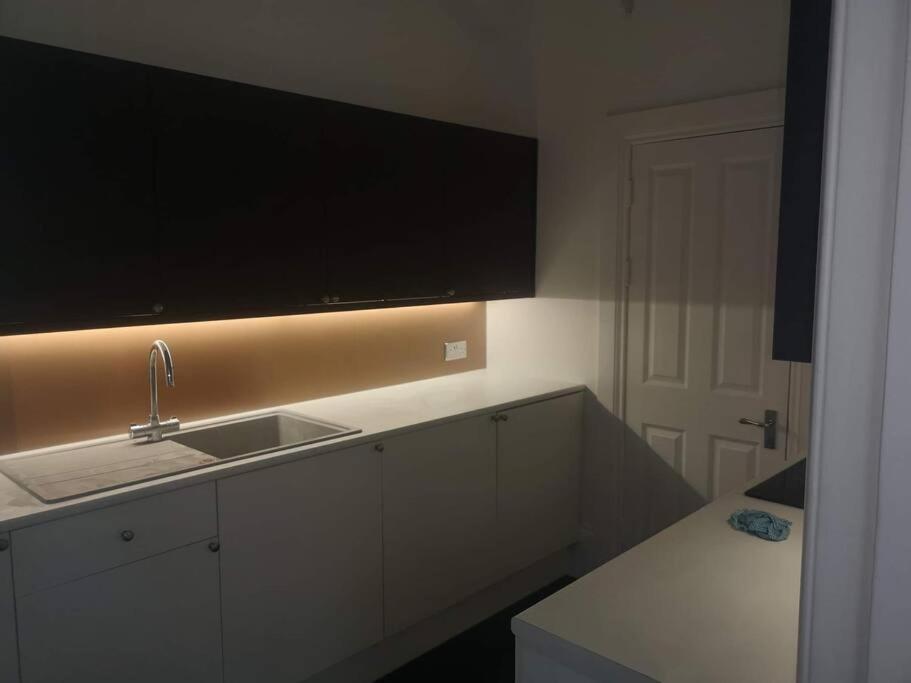 Elegant Studio In Central Hove - 5 Min Walk To Beach - 10 Min To Brighton Luaran gambar